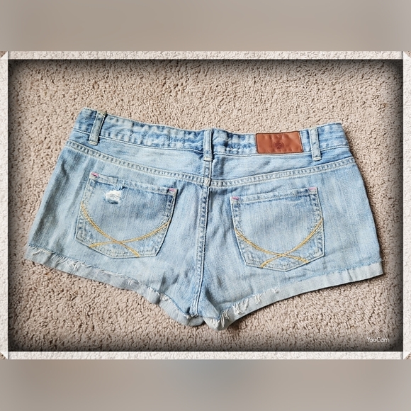 PINK by Victoria's Secret Jean Shorts Size 8 - Picture 3 of 3